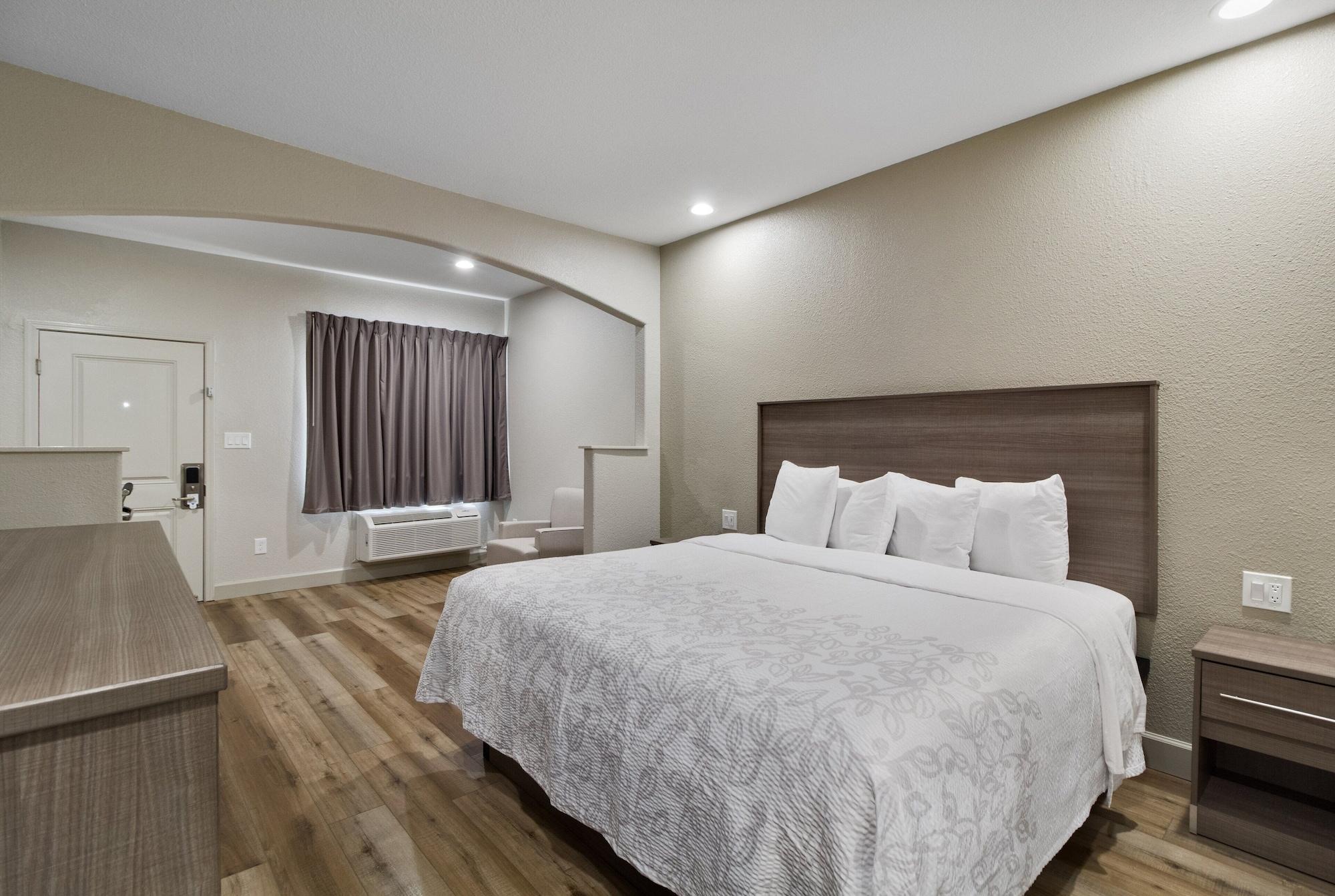 Red Roof Inn Plus + Galveston - Beachfront Exterior photo