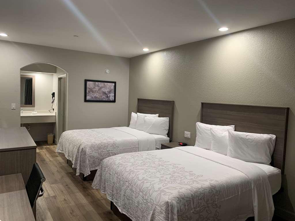 Red Roof Inn Plus + Galveston - Beachfront Room photo