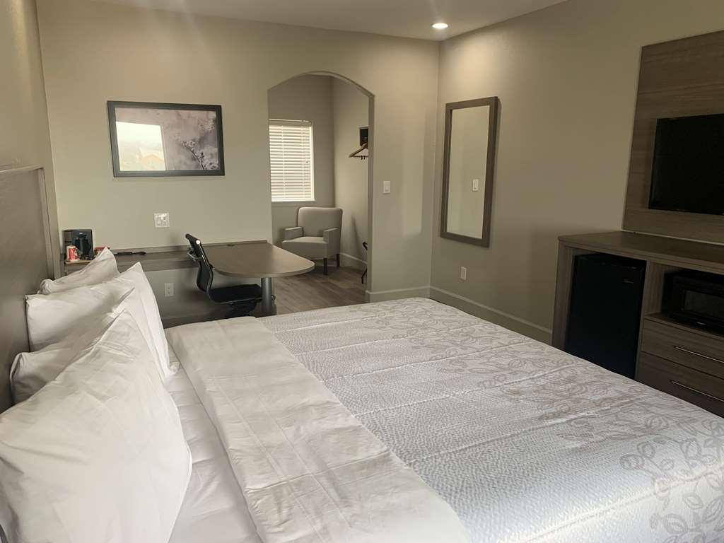 Red Roof Inn Plus + Galveston - Beachfront Room photo